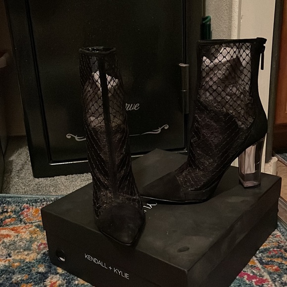 Kendall +Kylie booties - Picture 8 of 9